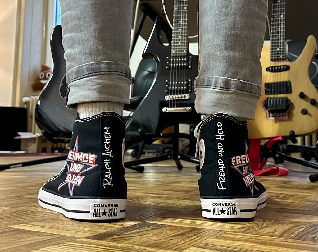 Original Converse Sneaker personalisiert mit Namen – Black Signature Edition