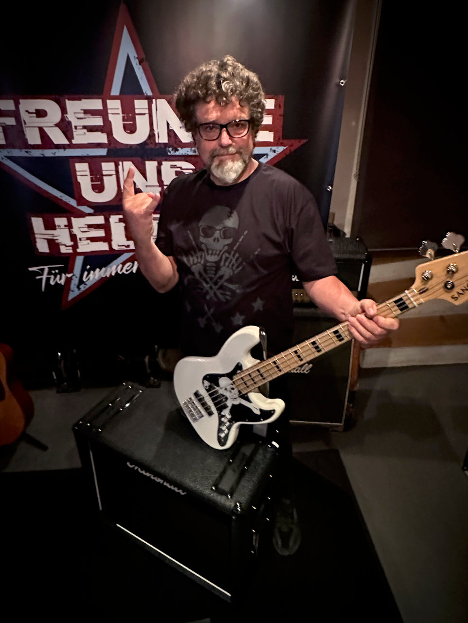 Skull T-Shirt – Rock & Metal Shirt (Unisex) | Freunde und Helden