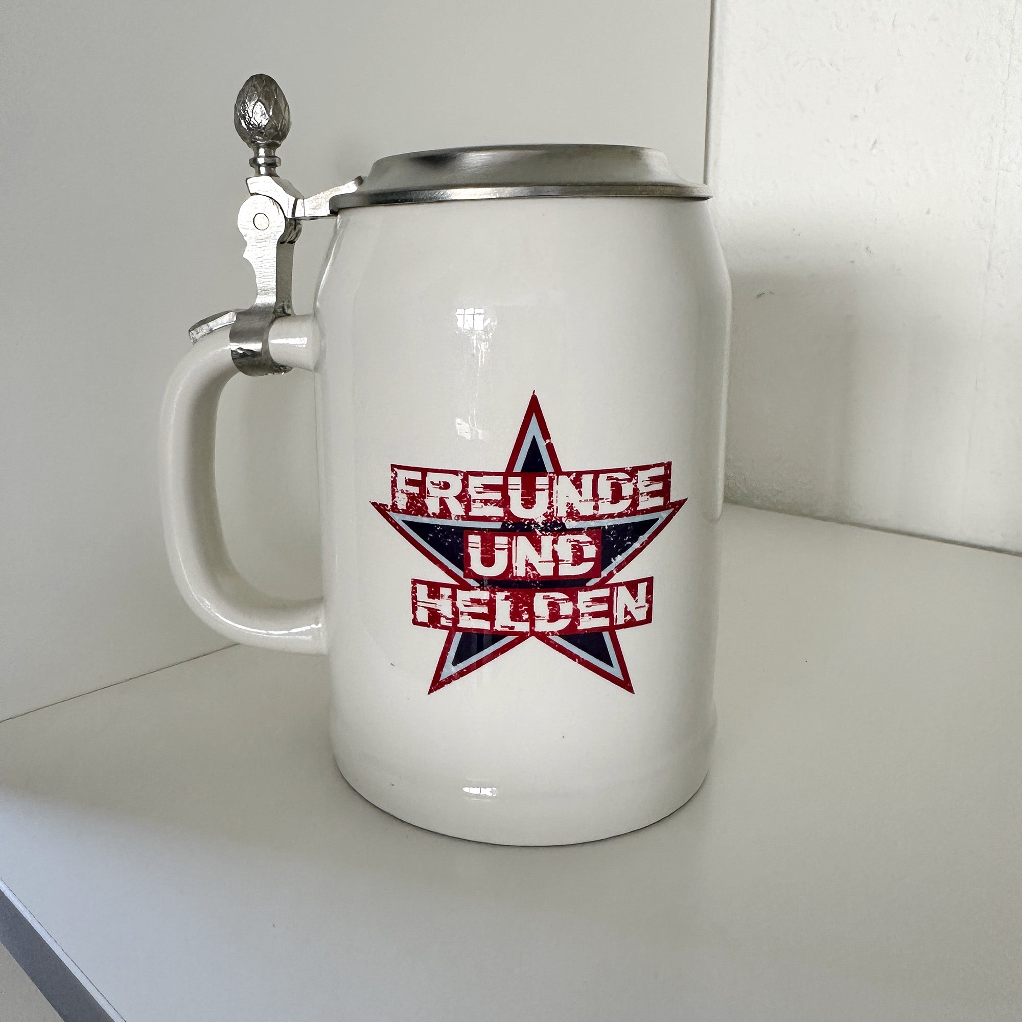 Bierkrug mit Heavy Metal-Deckel – 0,5 L (Limited Edition)