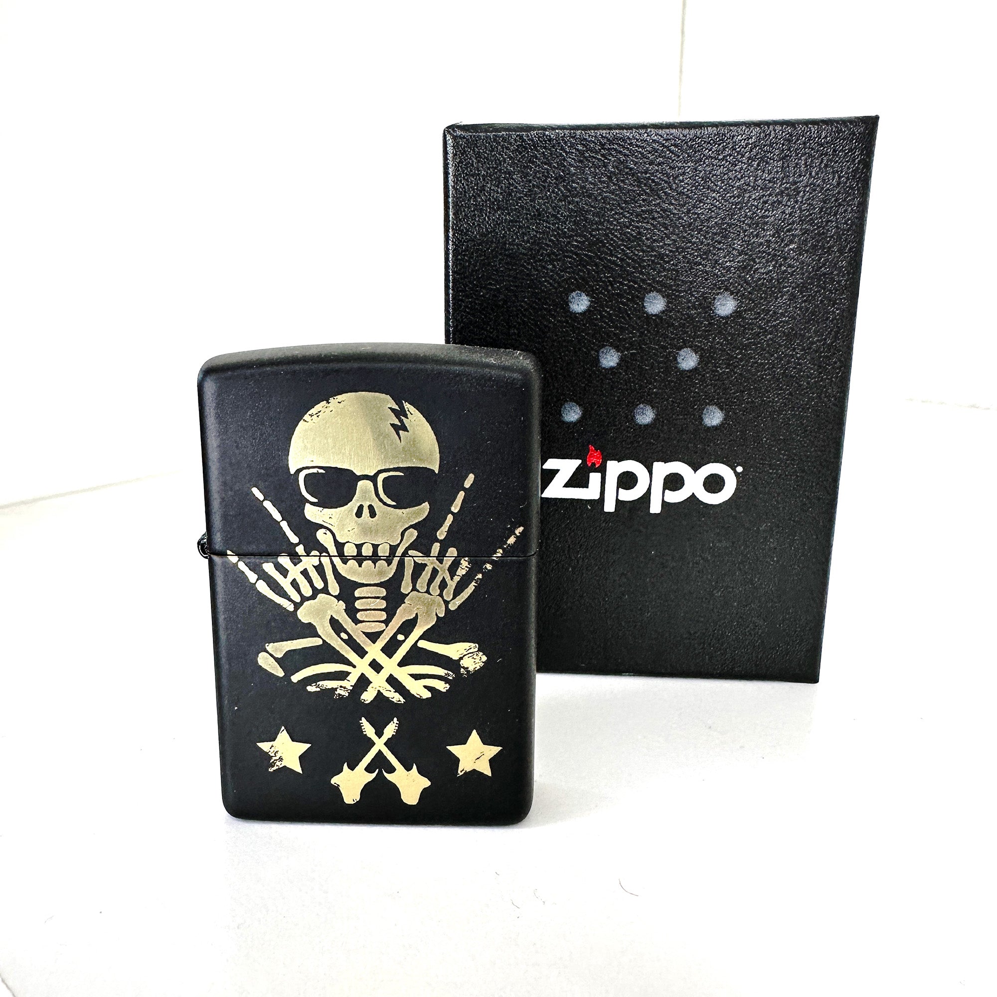 Zippo Feuerzeug Skull – Lasergravur Edition (inkl. Benzin)